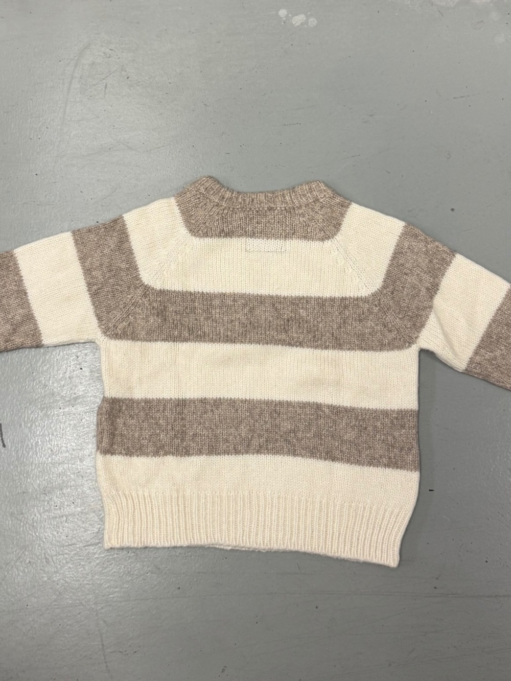 ROAR Sweater - Picture 5 of 5